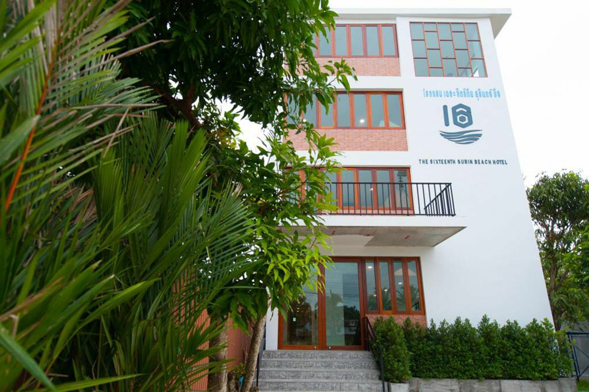 The Sixteenth Surin Beach Hotel Phuket Exteriör bild